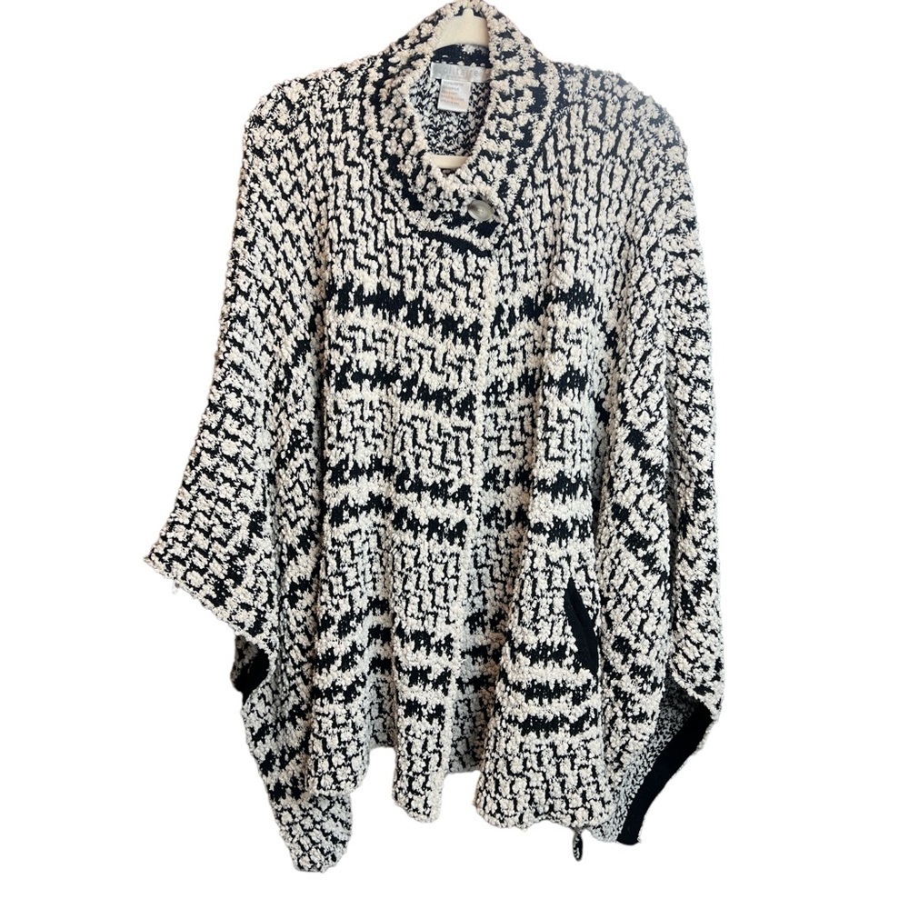 Solitaire Jacket Cape Pancho Ribbed Texture Black and White Front Pockets XL